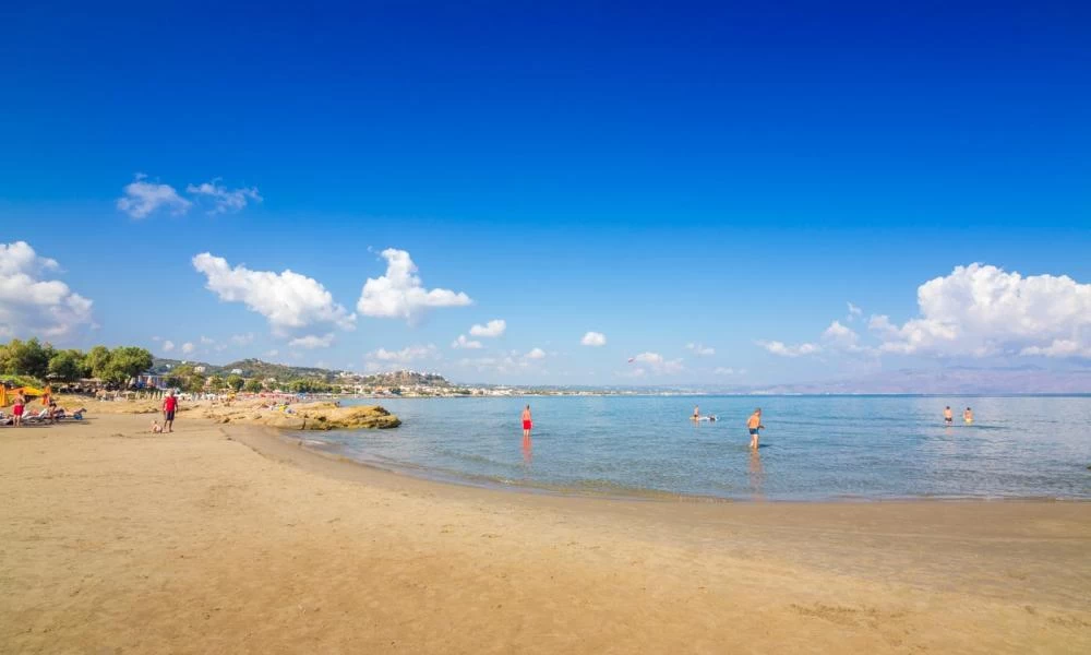 "Φαντάσματα" θυμίζουν τα τουριστικά θέρετρα της Κρήτης